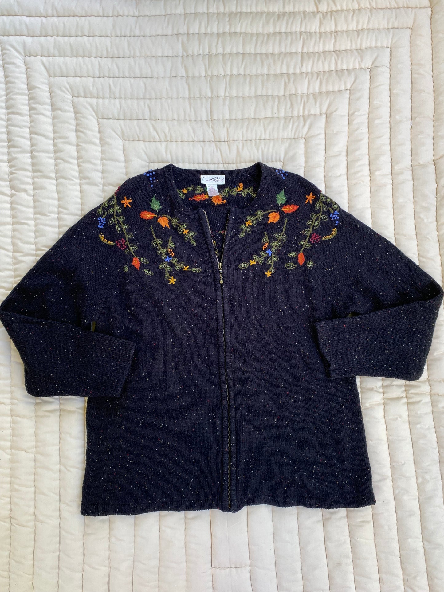 Vintage Floral Embroidered Zip Cardigan ā Perfect Fall Sweater