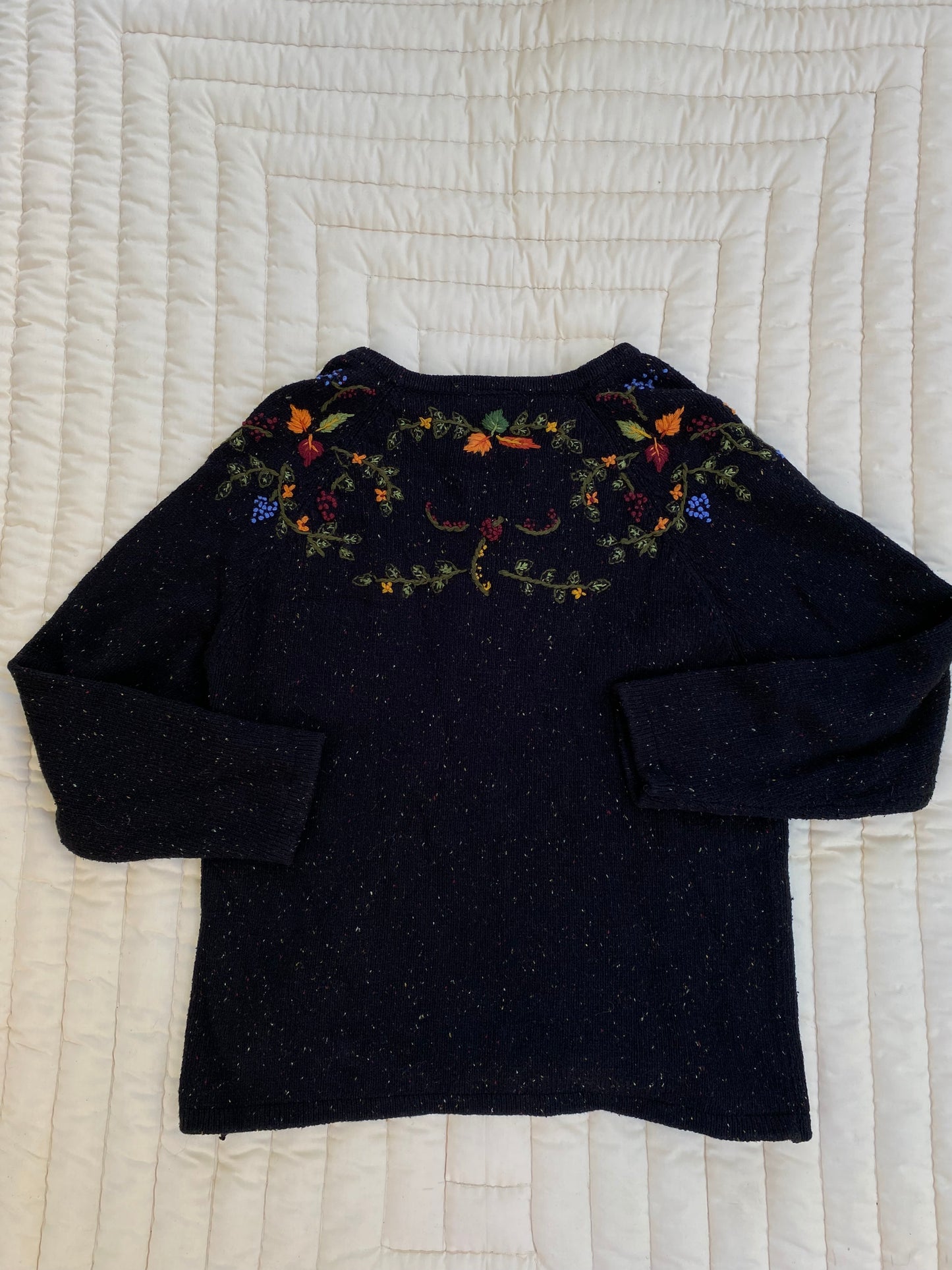 Vintage Floral Embroidered Zip Cardigan ā Perfect Fall Sweater